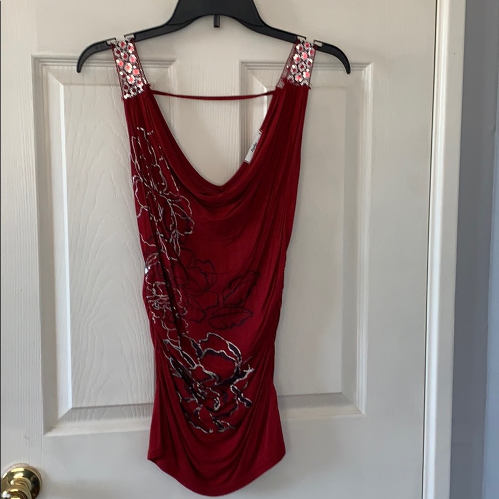 Nice red top